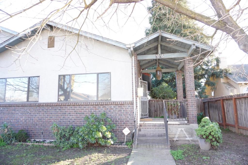 1016 Lombardy Dr, Modesto, CA 95351