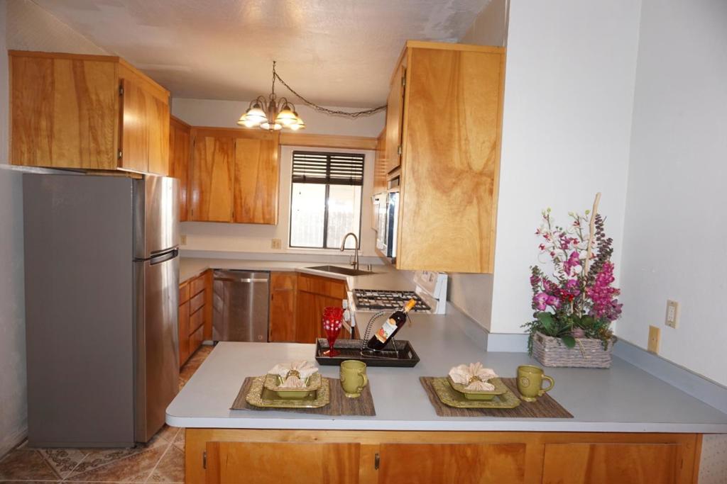 1016 Lombardy Dr, Modesto, CA 95351