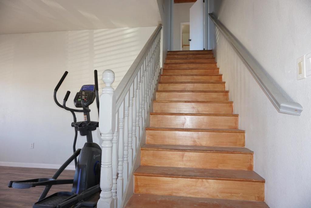 1016 Lombardy Dr, Modesto, CA 95351