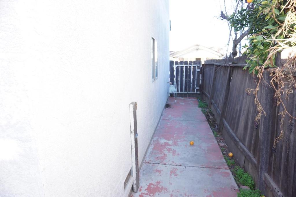 1016 Lombardy Dr, Modesto, CA 95351