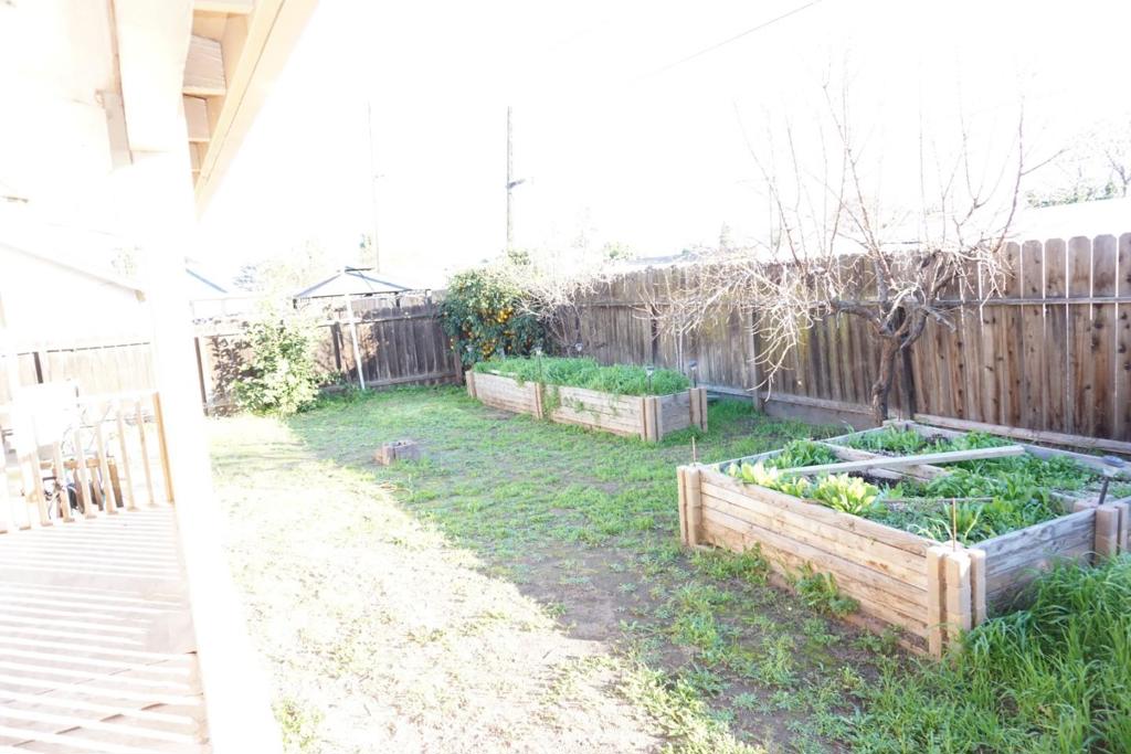 1016 Lombardy Dr, Modesto, CA 95351