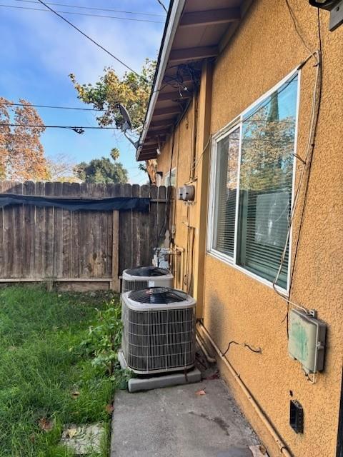 102 Oak St, Modesto, CA 95351