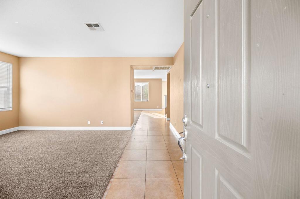 2385 S Creekside Dr, Los Banos, CA 93635