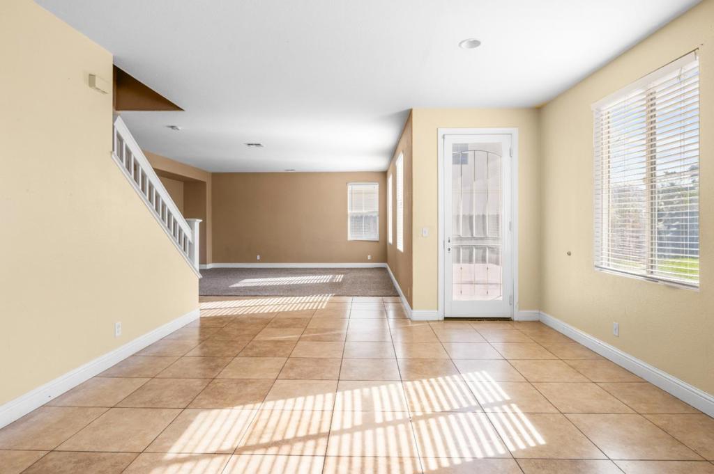 2385 S Creekside Dr, Los Banos, CA 93635