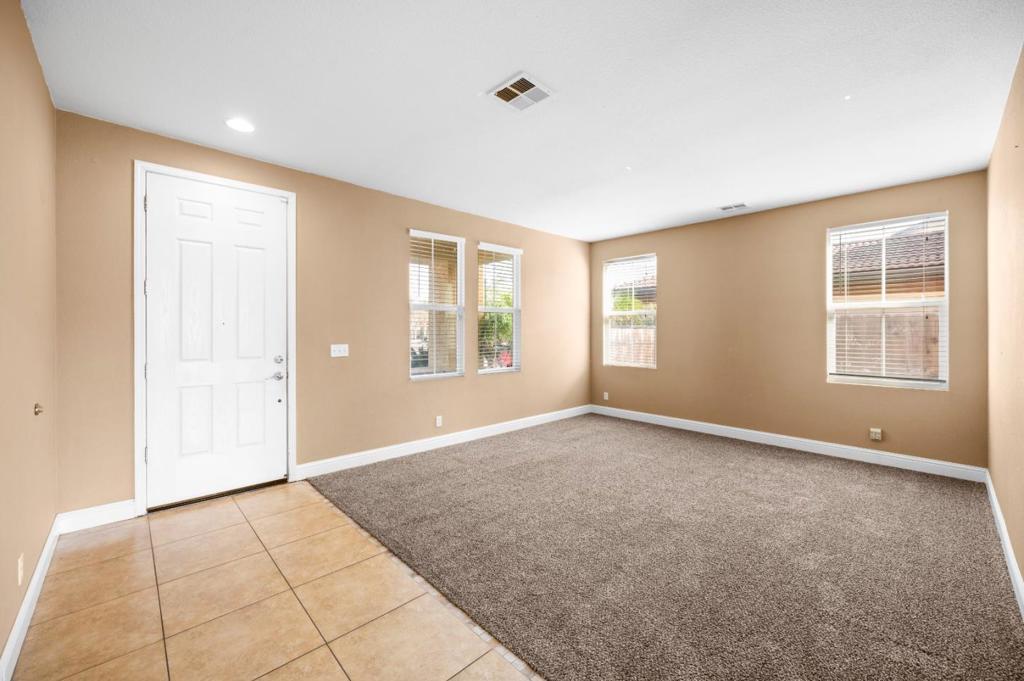 2385 S Creekside Dr, Los Banos, CA 93635