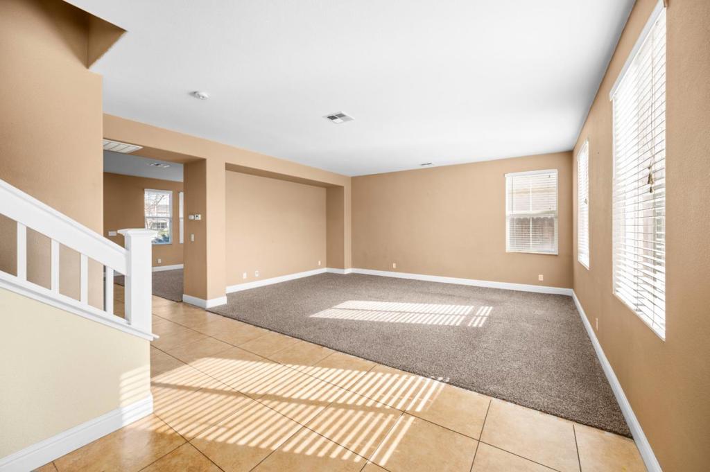 2385 S Creekside Dr, Los Banos, CA 93635