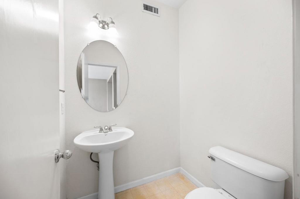 2385 S Creekside Dr, Los Banos, CA 93635