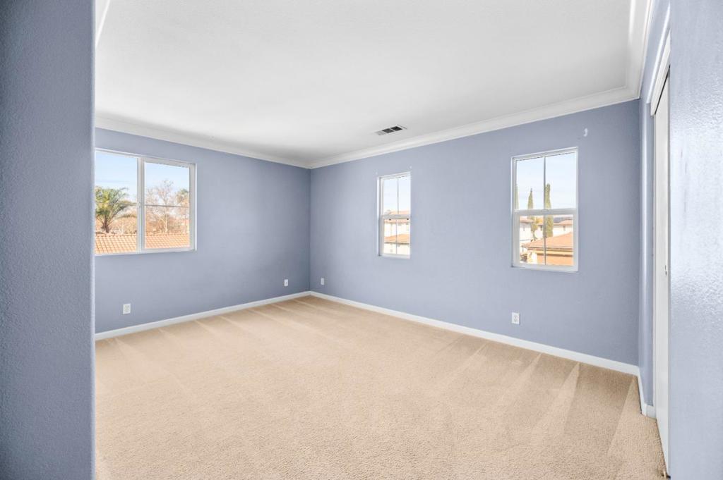 2385 S Creekside Dr, Los Banos, CA 93635