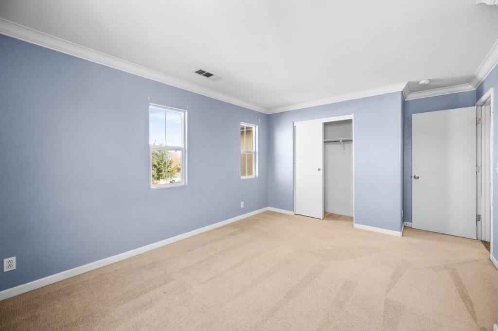 2385 S Creekside Dr, Los Banos, CA 93635