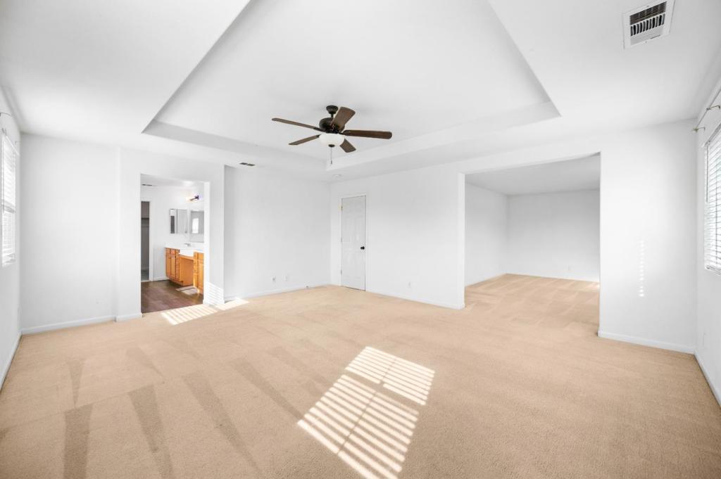 2385 S Creekside Dr, Los Banos, CA 93635