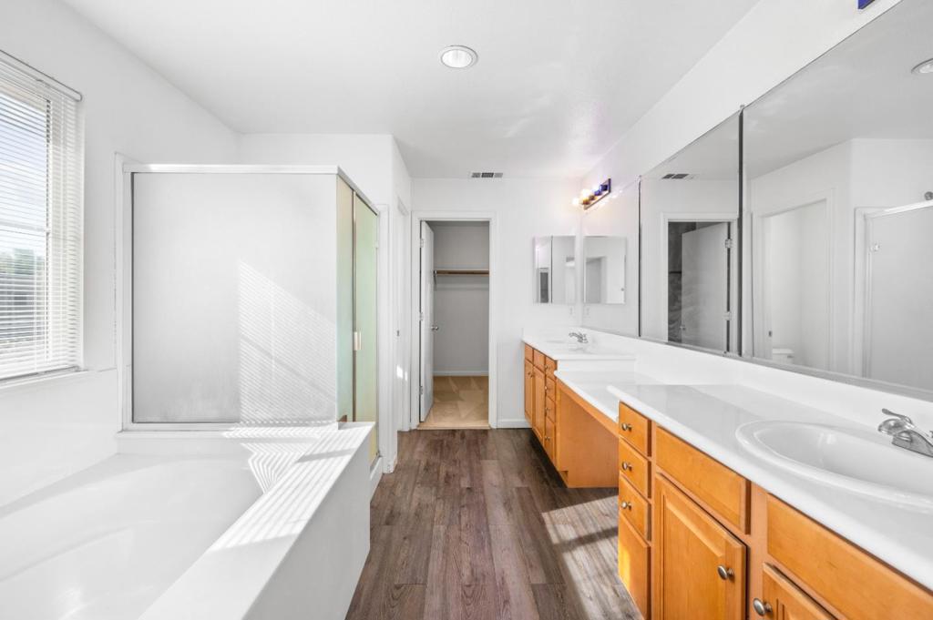 2385 S Creekside Dr, Los Banos, CA 93635