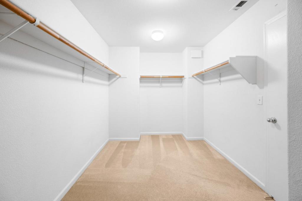 2385 S Creekside Dr, Los Banos, CA 93635