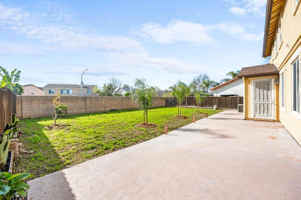 2385 S Creekside Dr, Los Banos, CA 93635