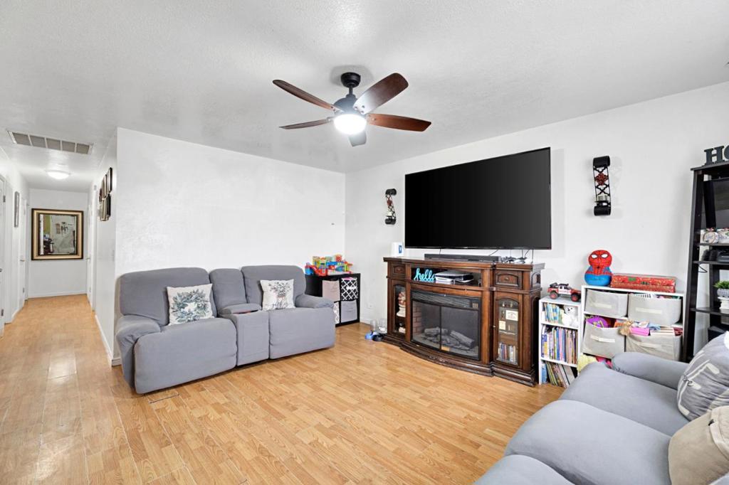 1007 Woodward, Fresno, CA 93706