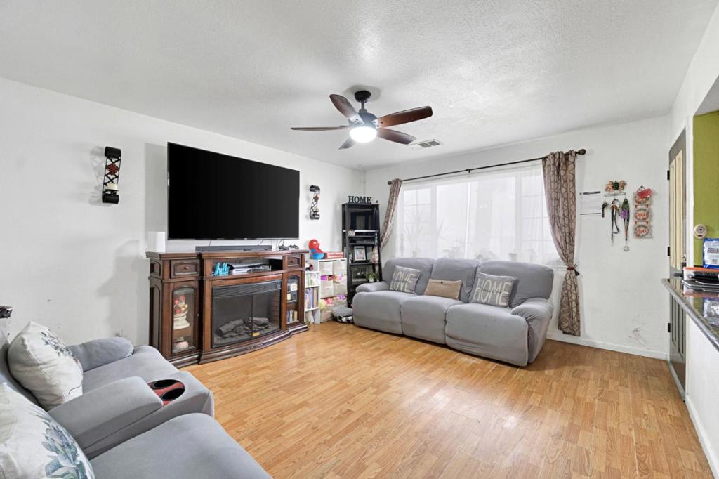 1007 Woodward, Fresno, CA 93706