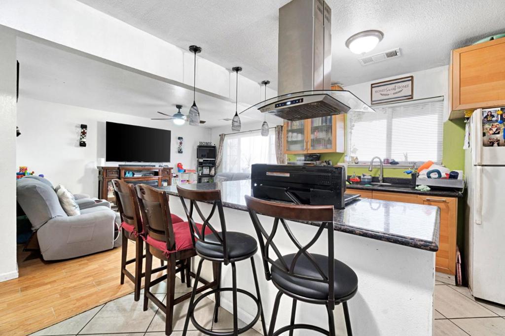 1007 Woodward, Fresno, CA 93706