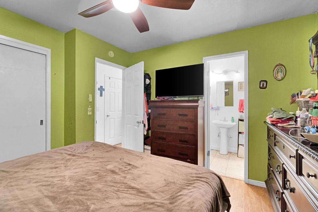 1007 Woodward, Fresno, CA 93706