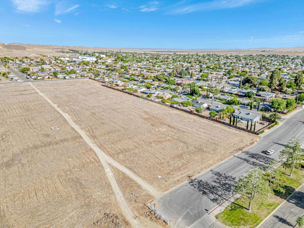 101 Amador St, Avenal, CA 93204