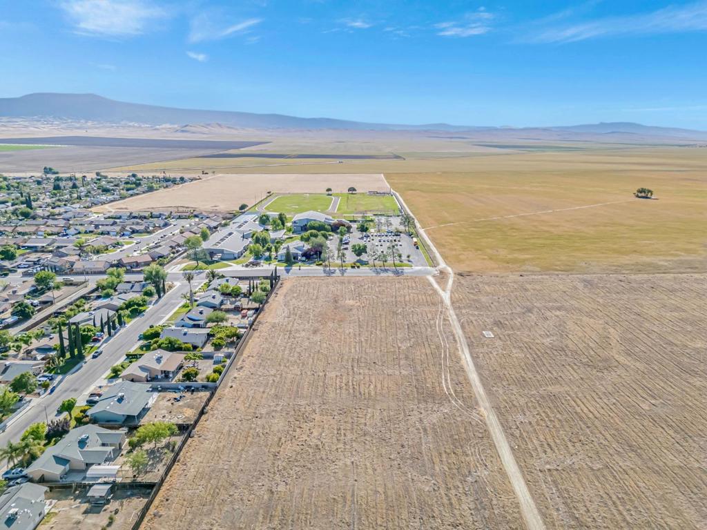 101 Amador St, Avenal, CA 93204