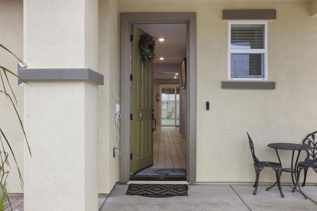 2075 Martin St, Los Banos, CA 93635