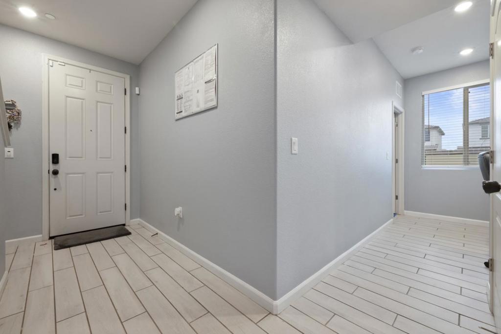 2075 Martin St, Los Banos, CA 93635