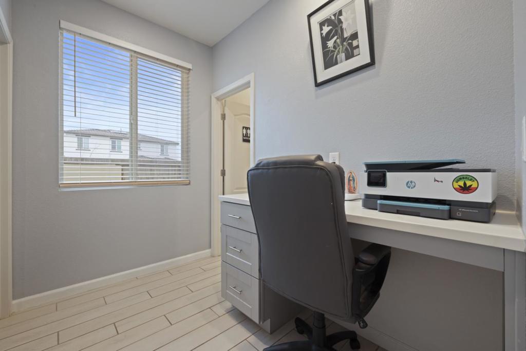 2075 Martin St, Los Banos, CA 93635