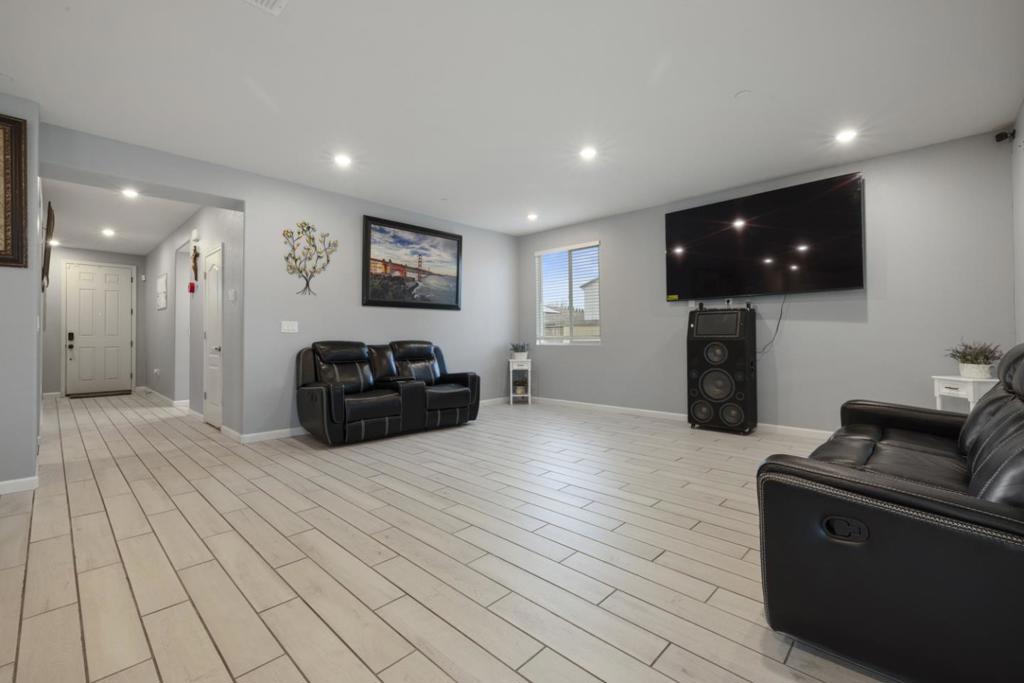 2075 Martin St, Los Banos, CA 93635