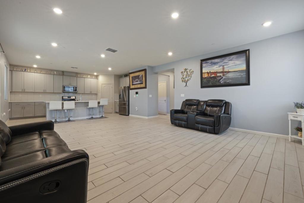 2075 Martin St, Los Banos, CA 93635