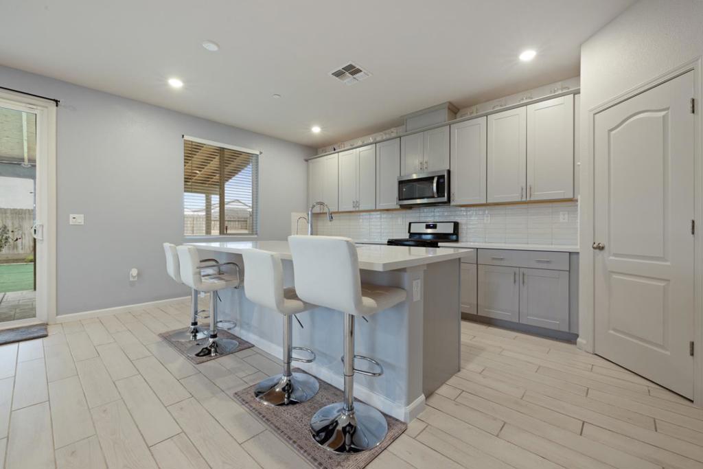 2075 Martin St, Los Banos, CA 93635