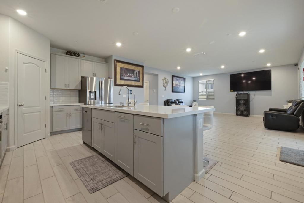 2075 Martin St, Los Banos, CA 93635