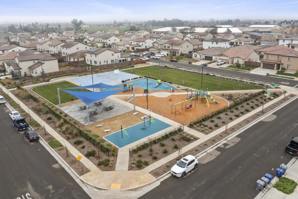 2075 Martin St, Los Banos, CA 93635