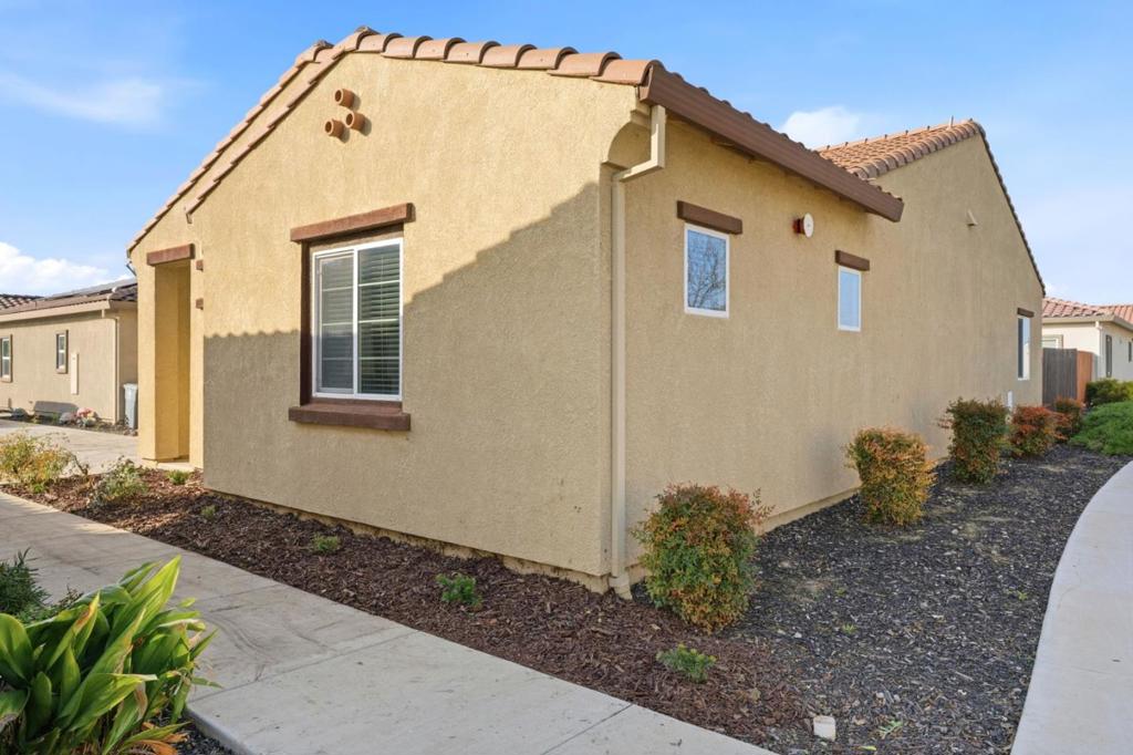 618 Machado St, Los Banos, CA 93635