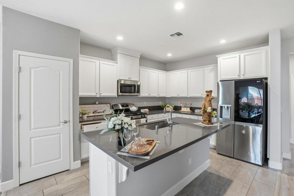 618 Machado St, Los Banos, CA 93635