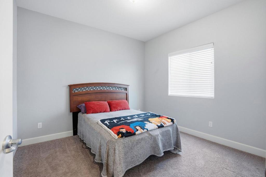 618 Machado St, Los Banos, CA 93635