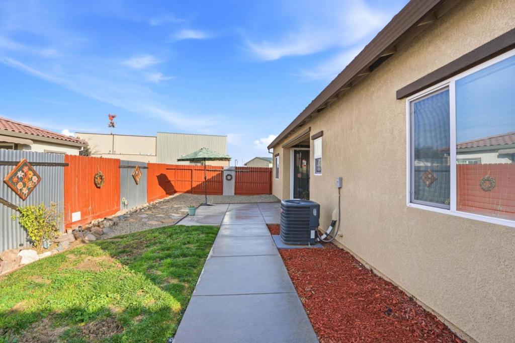 618 Machado St, Los Banos, CA 93635