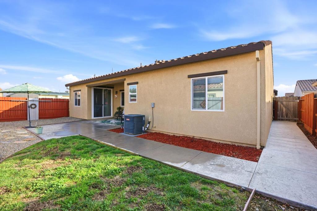 618 Machado St, Los Banos, CA 93635