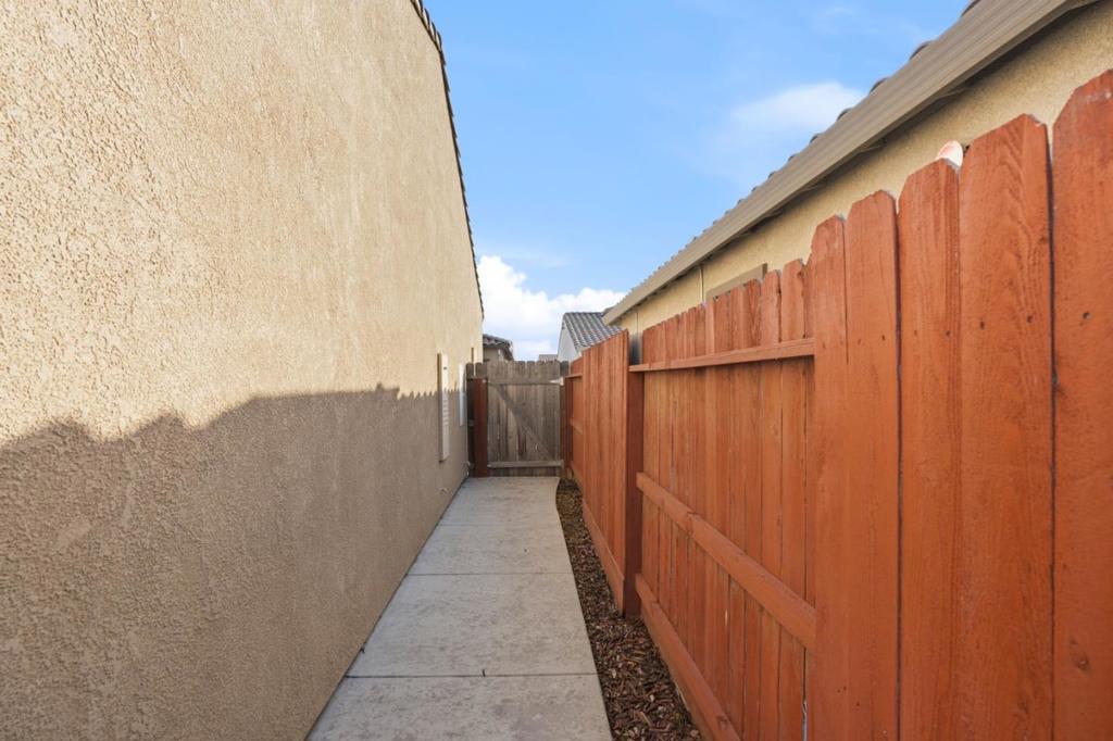 618 Machado St, Los Banos, CA 93635