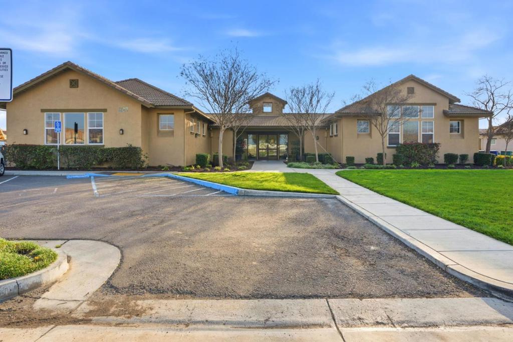 618 Machado St, Los Banos, CA 93635