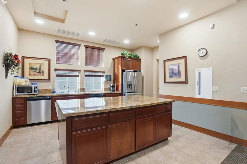 618 Machado St, Los Banos, CA 93635