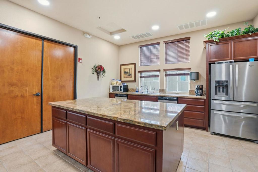 618 Machado St, Los Banos, CA 93635