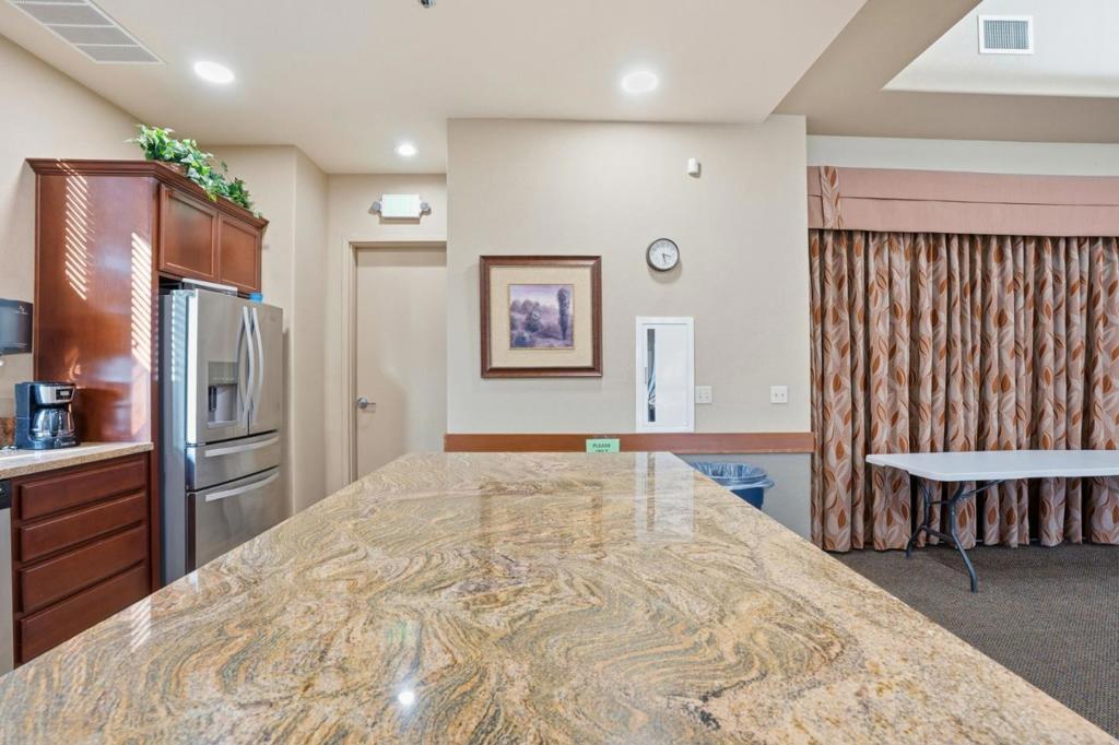 618 Machado St, Los Banos, CA 93635