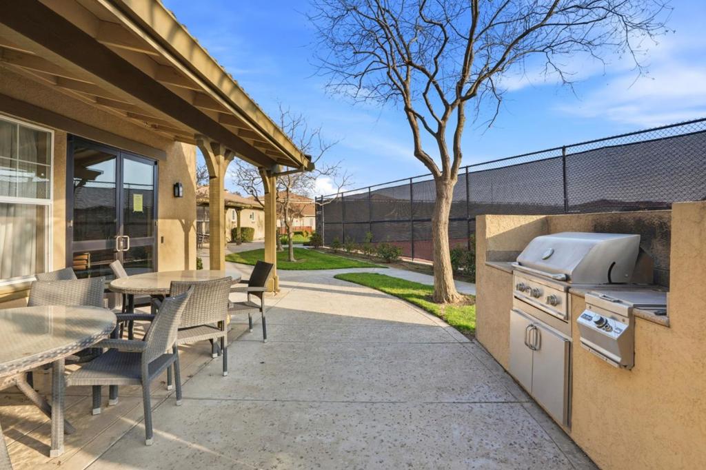 618 Machado St, Los Banos, CA 93635