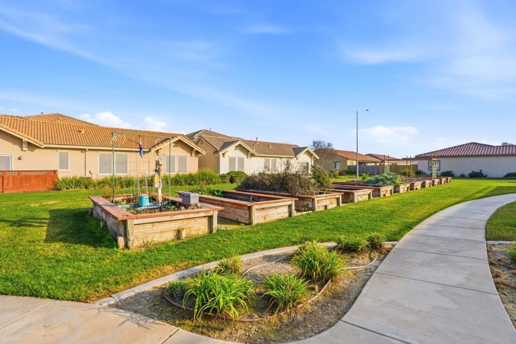 618 Machado St, Los Banos, CA 93635