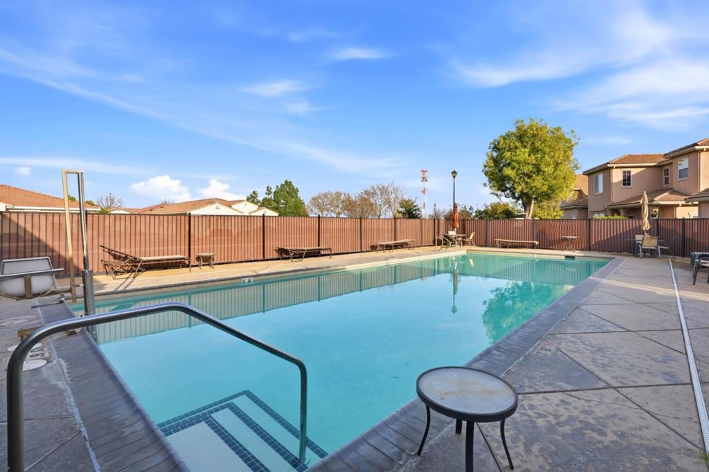 618 Machado St, Los Banos, CA 93635