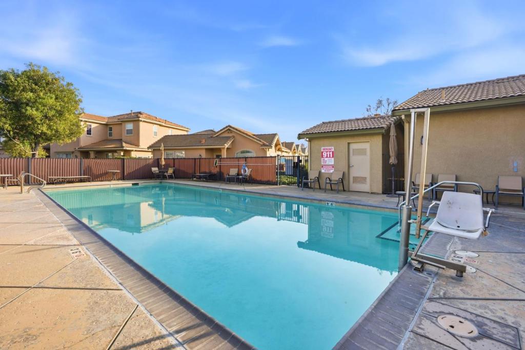 618 Machado St, Los Banos, CA 93635