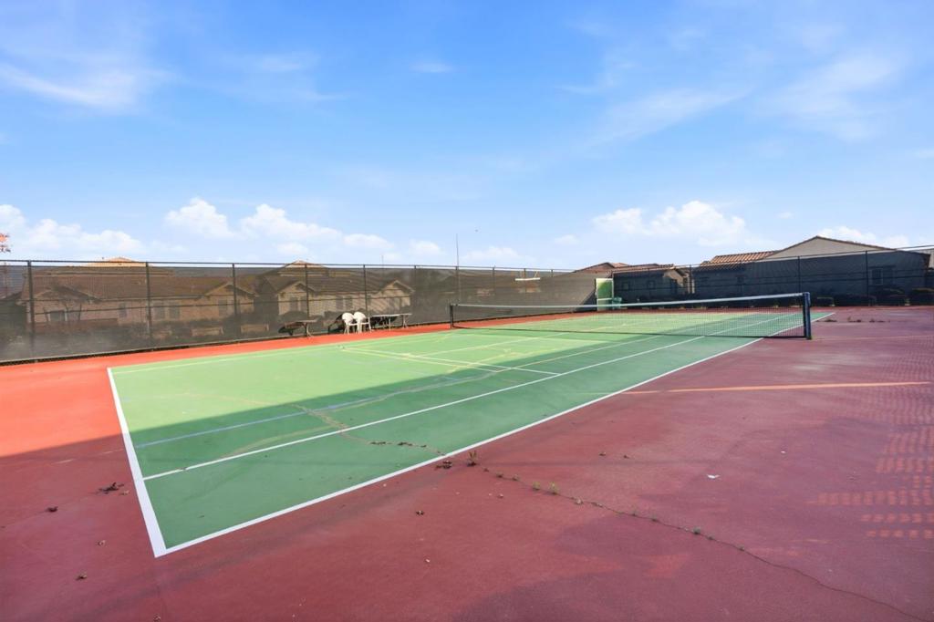 618 Machado St, Los Banos, CA 93635