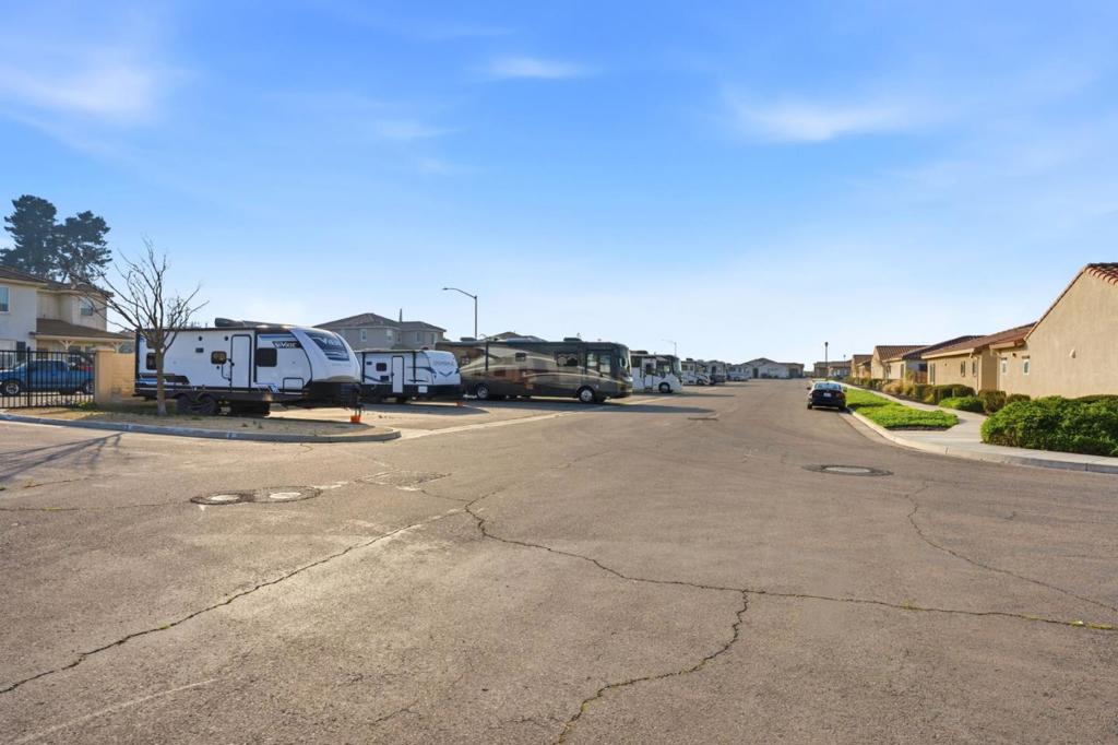 618 Machado St, Los Banos, CA 93635