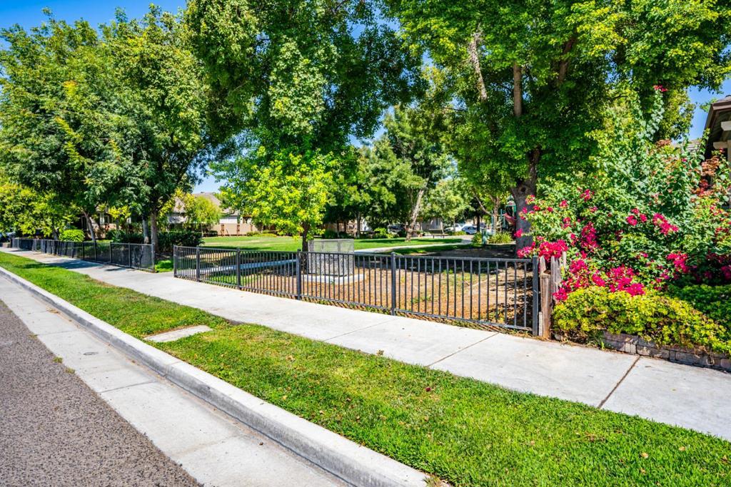 1149 Bellflower Way, Los Banos, CA 93635