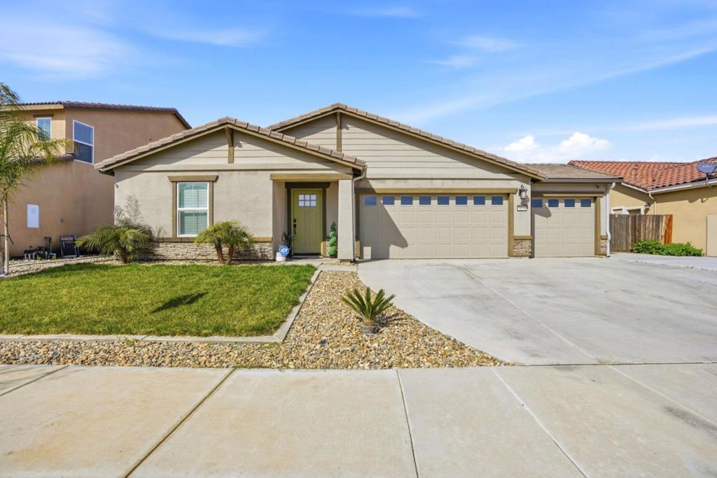 1656 Thistle Ln, Los Banos, CA 93635