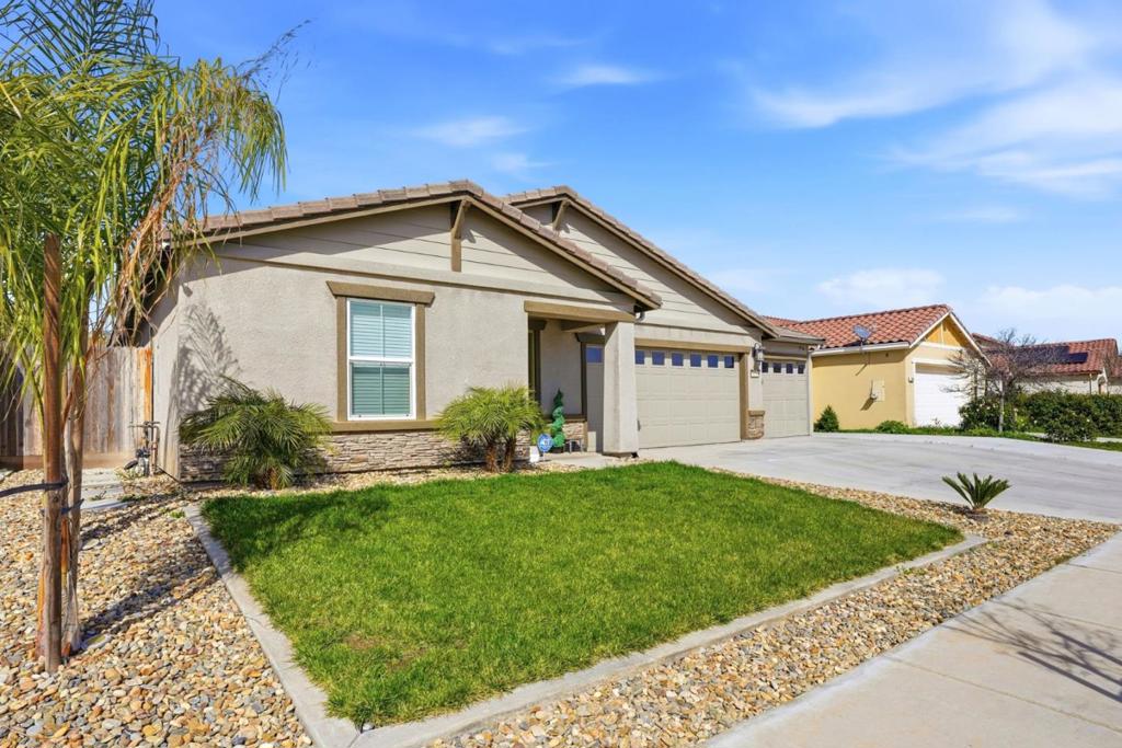 1656 Thistle Ln, Los Banos, CA 93635